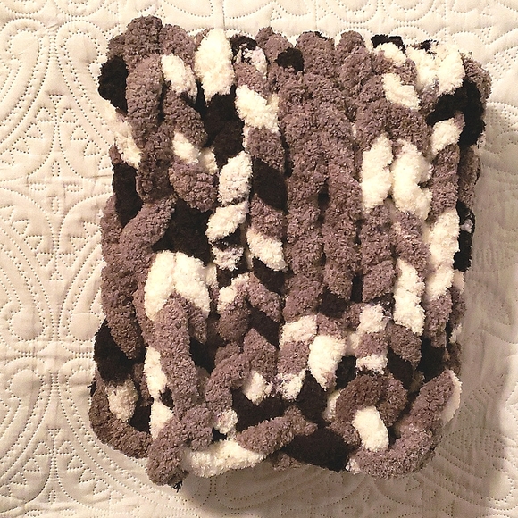 Handmade Chunky Knit Baby Blanket - Picture 4 of 5